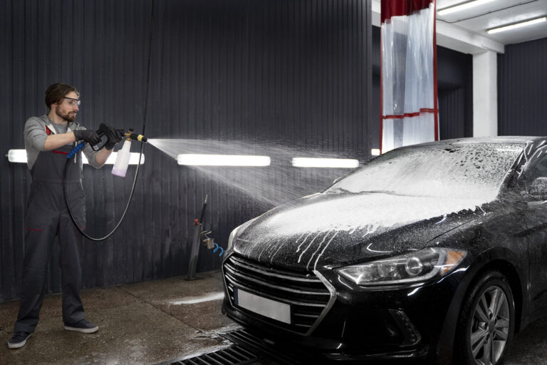 Shampoing carrosserie avec cire intégrée : est-ce vraiment efficace ?