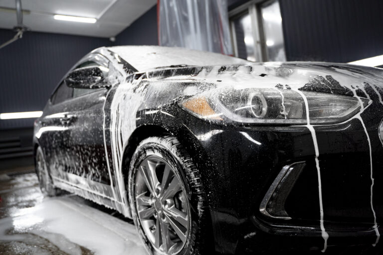 Routine lavage auto : comment intégrer efficacement un shampoing carrosserie ?