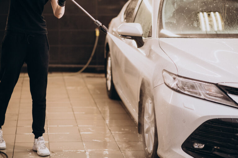 Comment rincer correctement un shampoing carrosserie pour éviter les traces ?